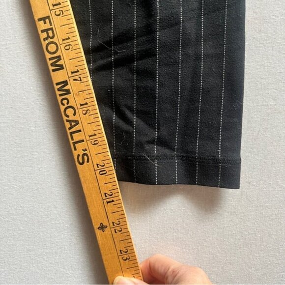 Lululemon Athletica pinstriped Capri leggings Sz 4 - Picture 8 of 8